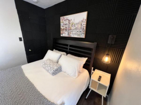 Pura Vida Private Access, Room & Bathroom